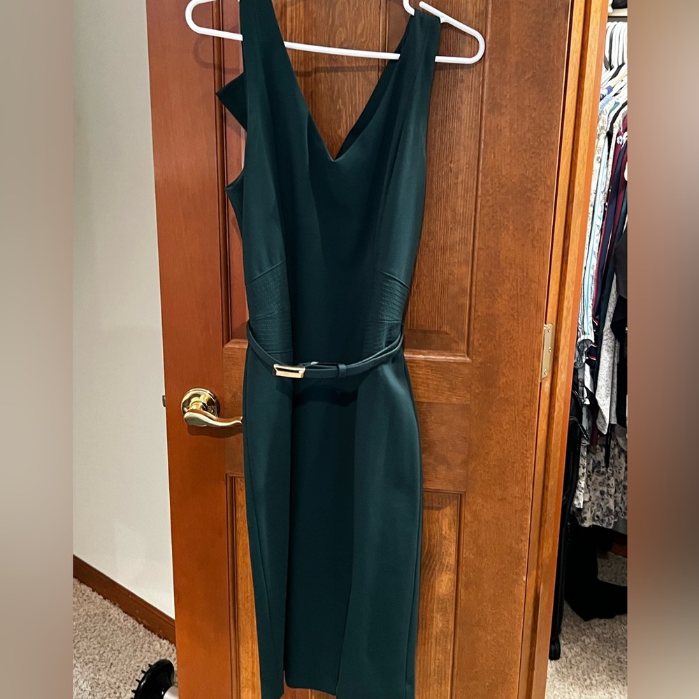 Sleeveless v-neck dress